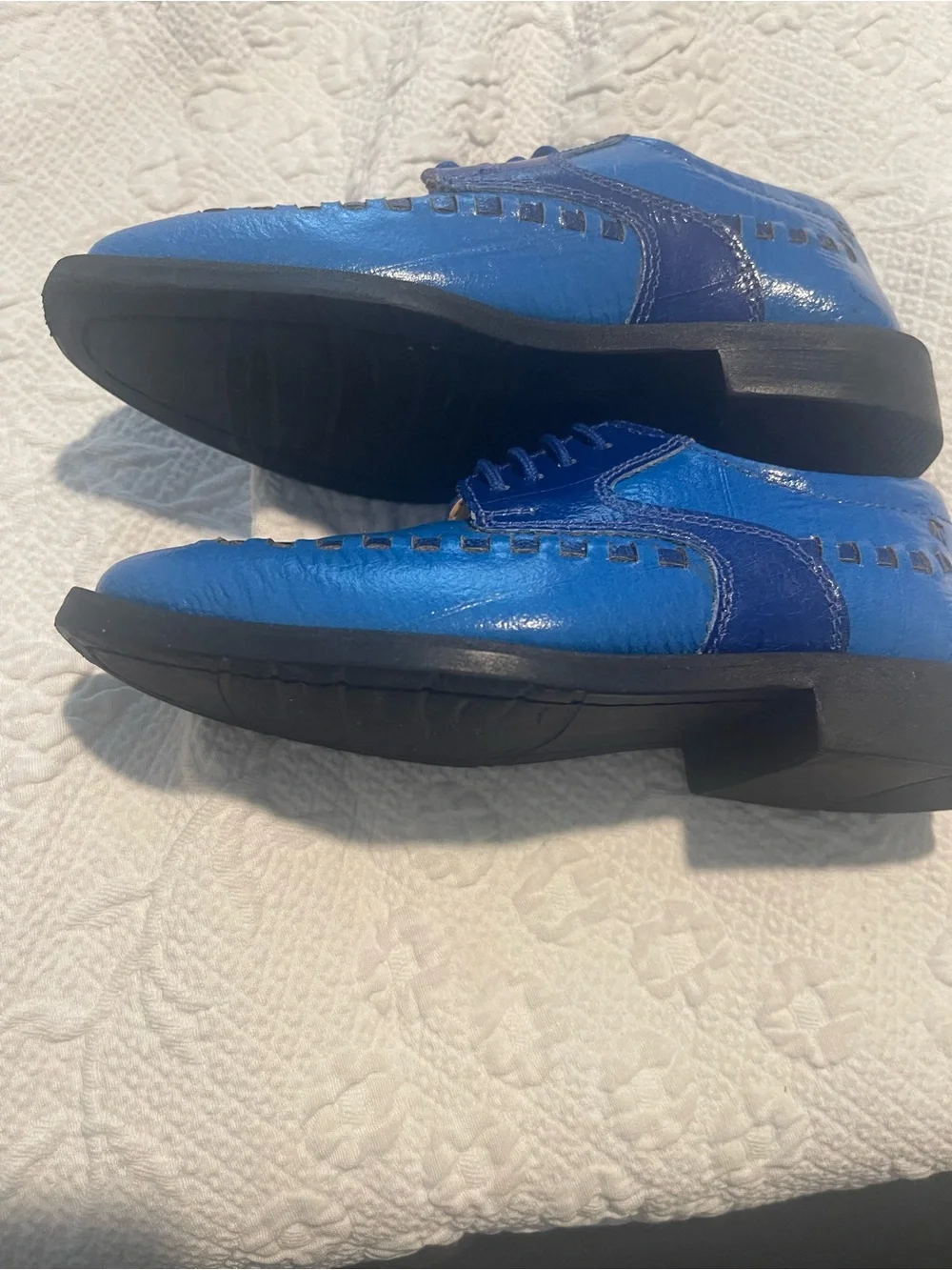 Kids Boys Blue Leather Lace-Up Dress Shoes 11 Rubber soles and heels.